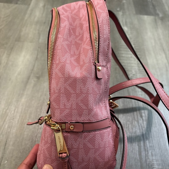Michael Kors pink backpack - Picture 4 of 10